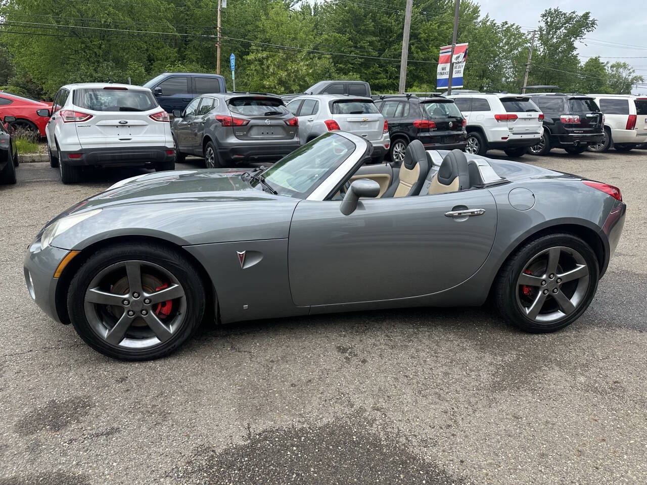 Used 2006 Pontiac Solstice Convertible w/ Premium Package RWD image 3