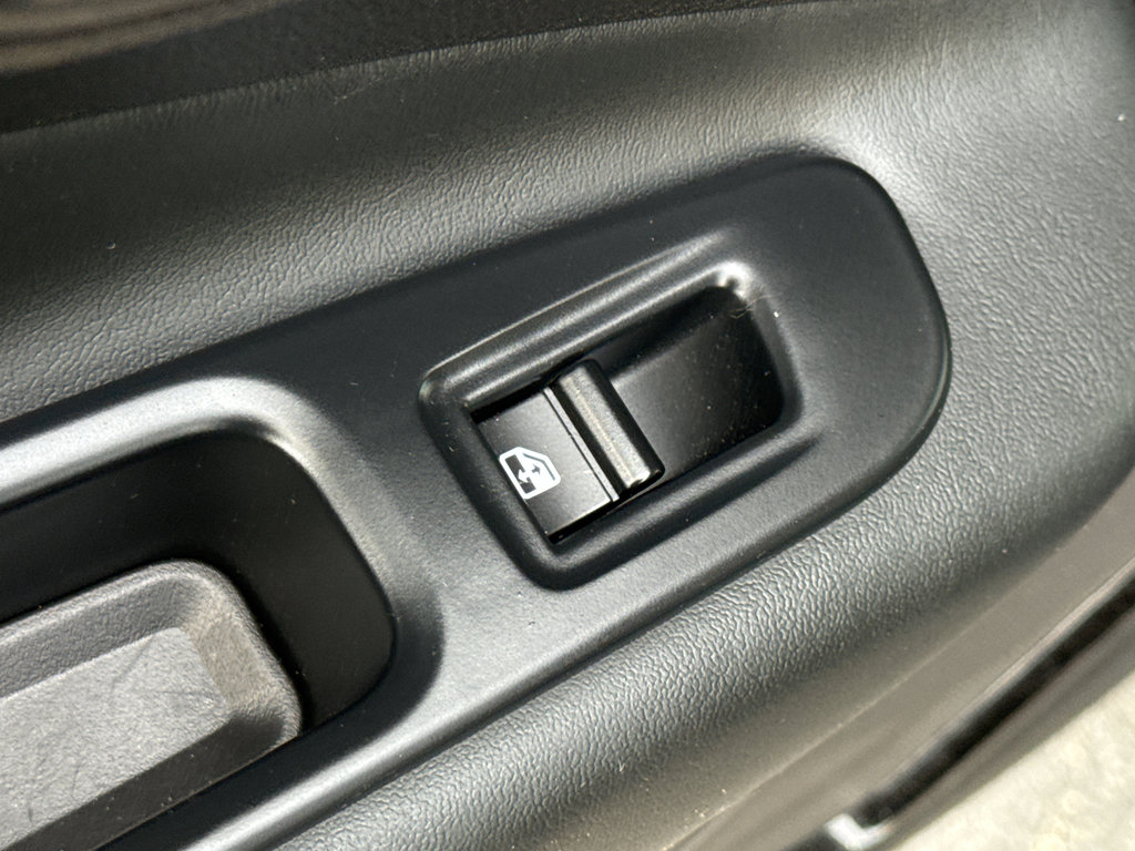 Used 2016 Jeep Renegade Latitude image 29