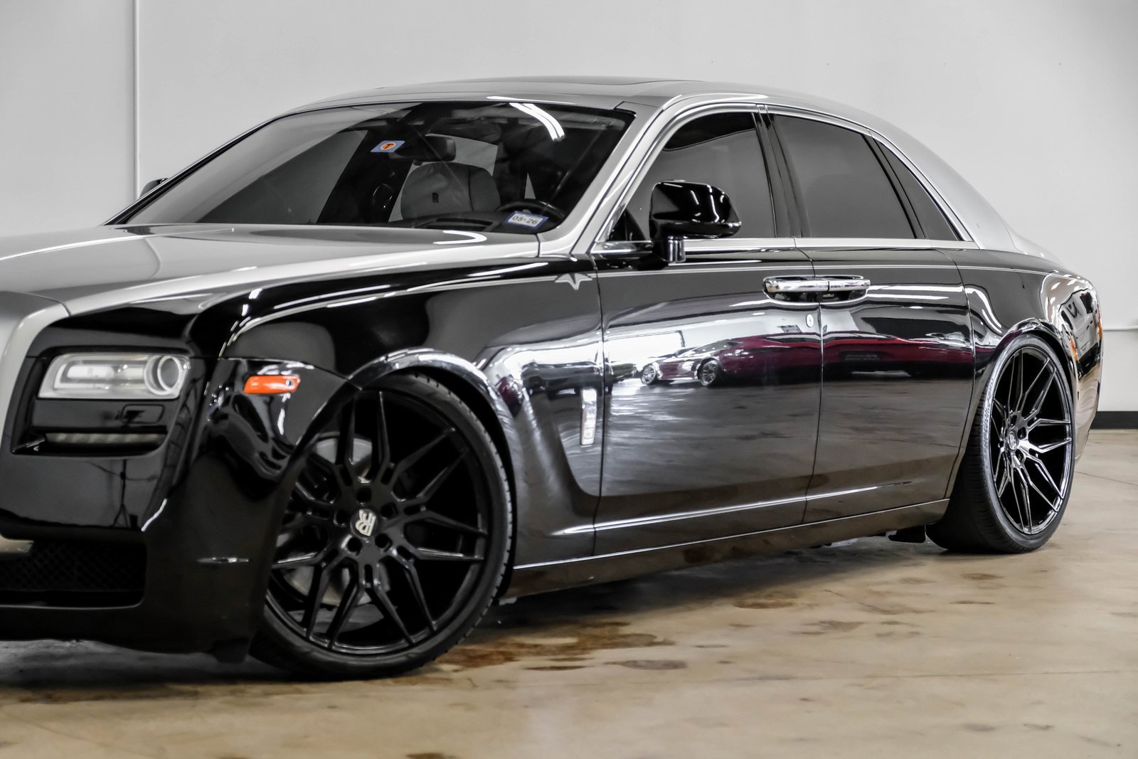 Used 2014 Rolls-Royce Ghost image 3