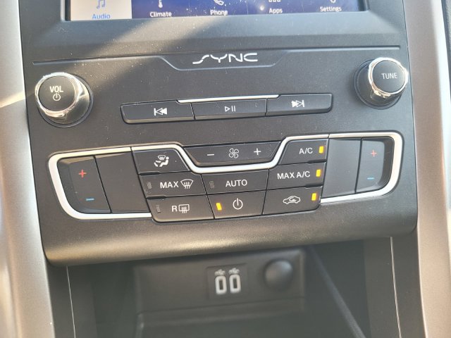 Certified 2020 Ford Fusion SE FWD image 23