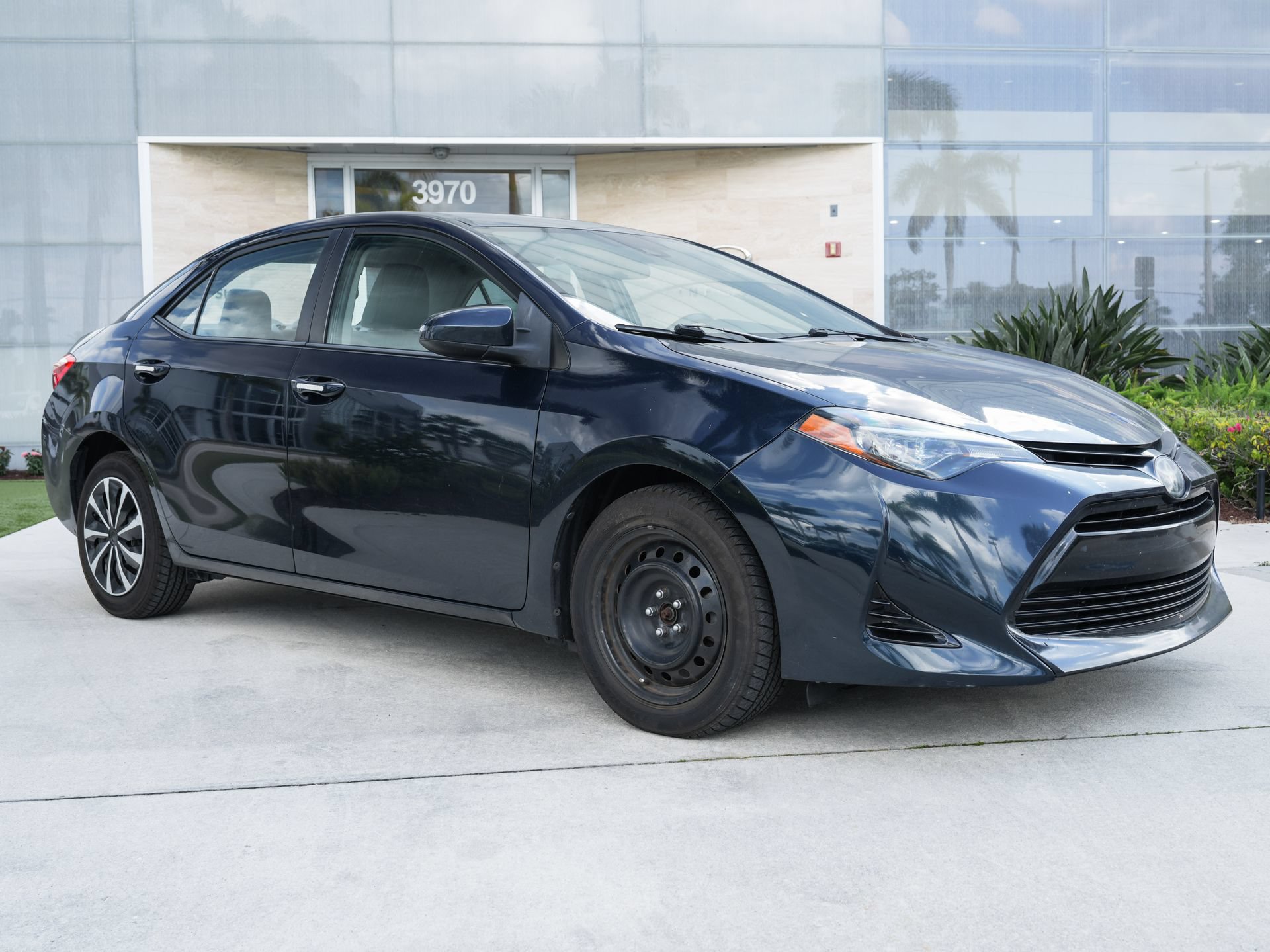 Used 2019 Toyota Corolla LE FWD image 4