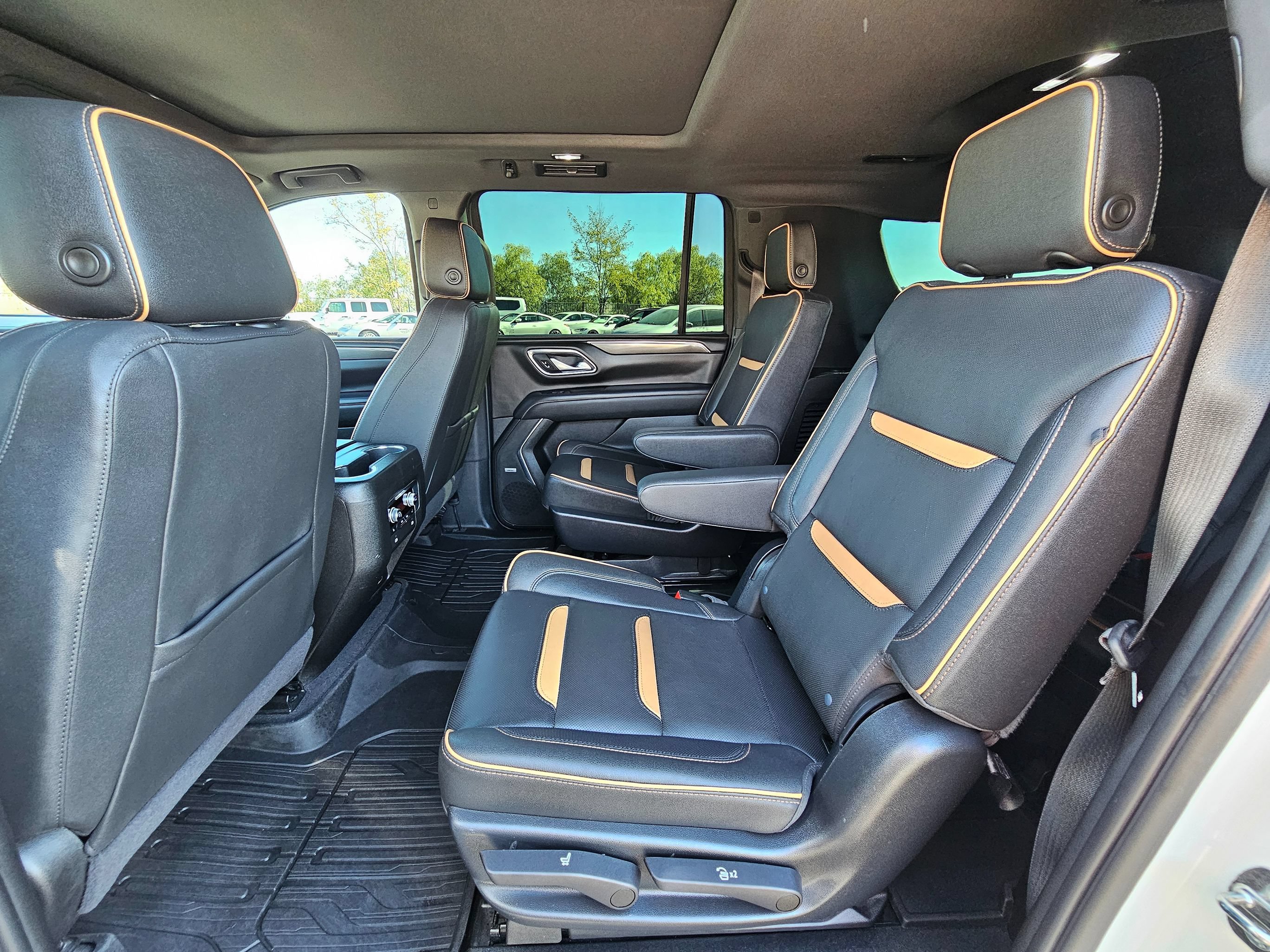 Used 2022 GMC Yukon XL AT4 w/ Technology Package AWD/4WD image 28