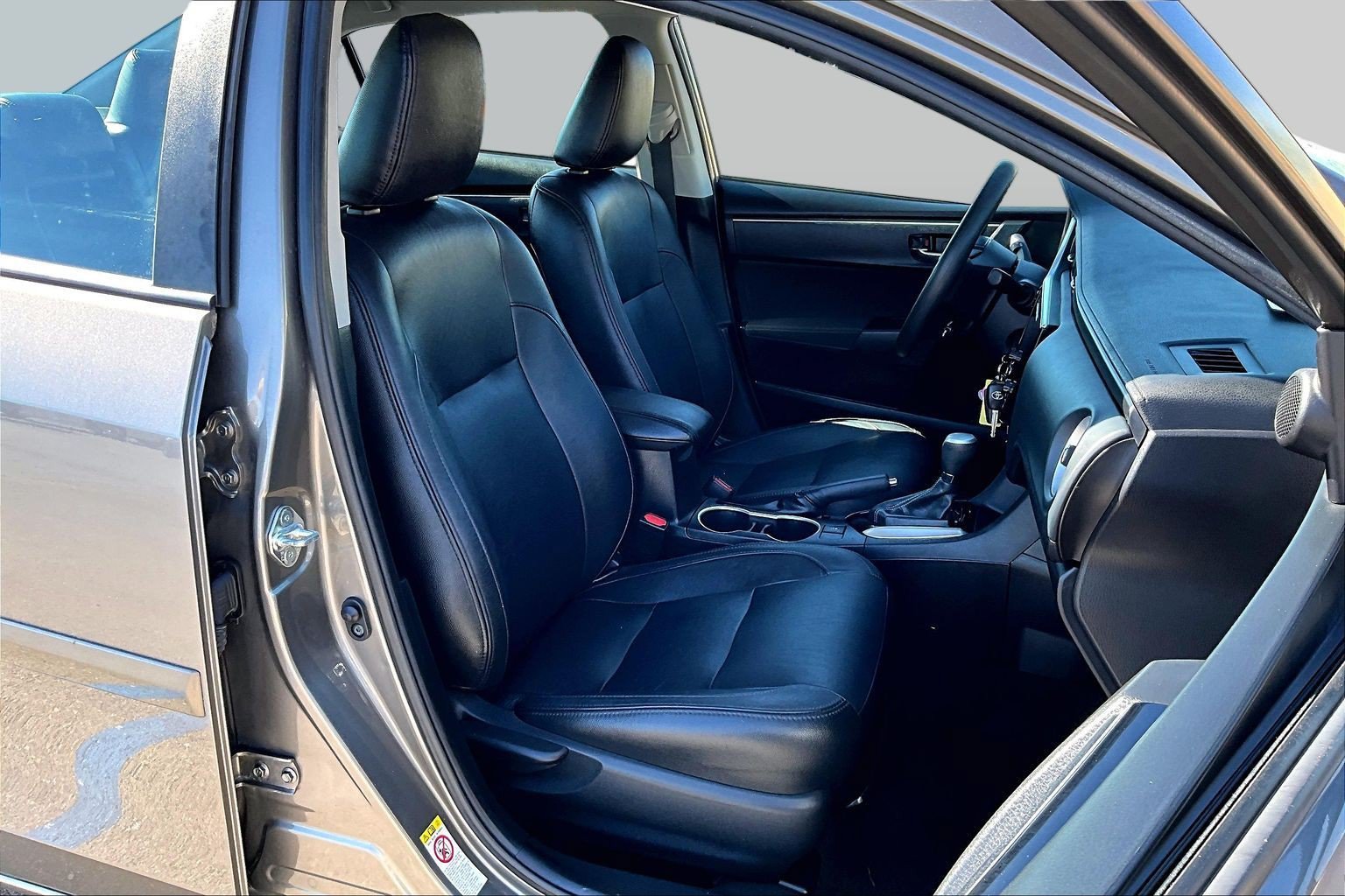 Used 2018 Toyota Corolla LE FWD image 7
