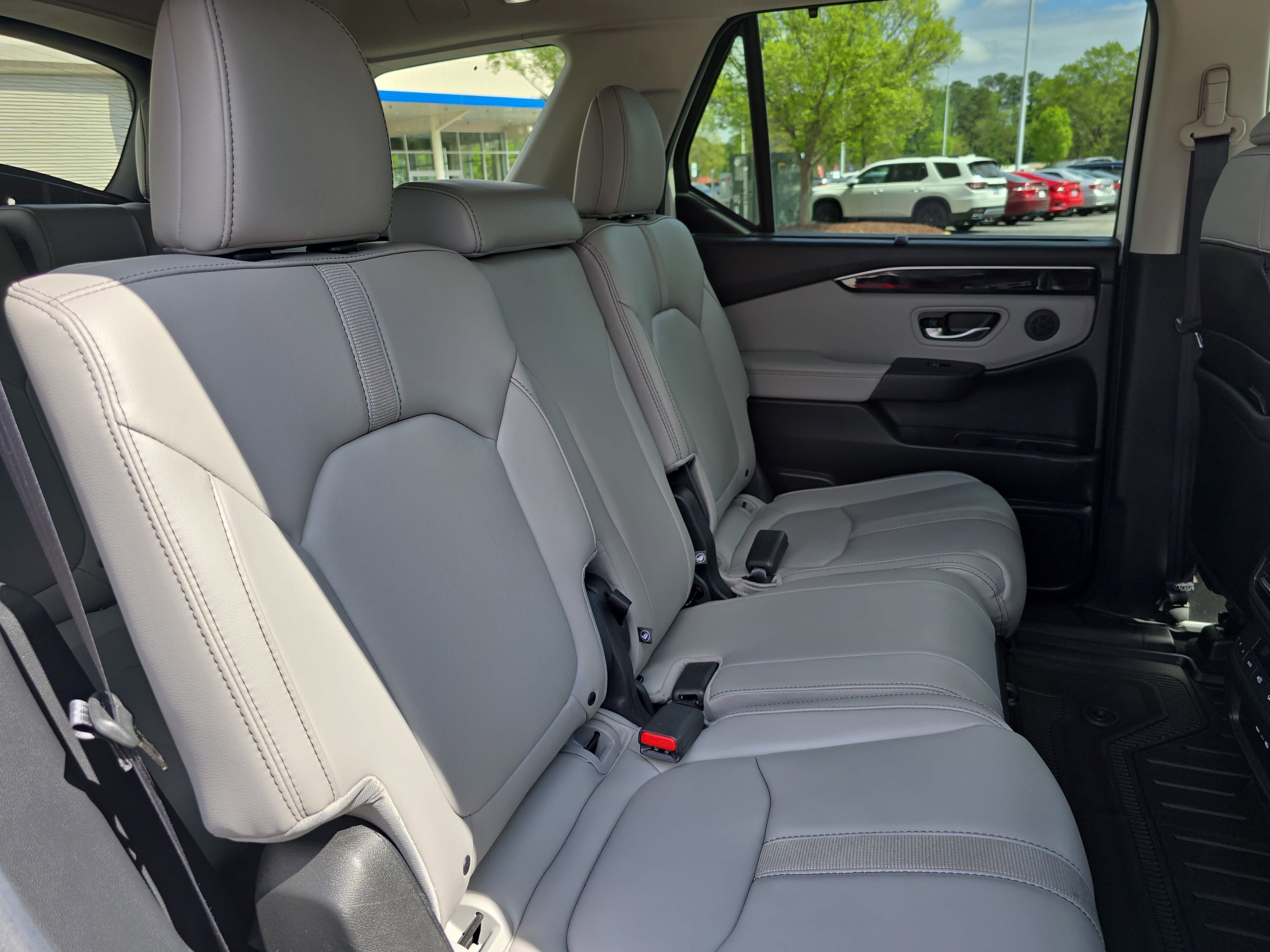 Used 2025 Honda Pilot Touring image 12