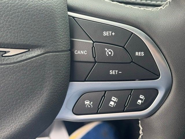 New 2027 Chrysler Pacifica Select FWD image 18