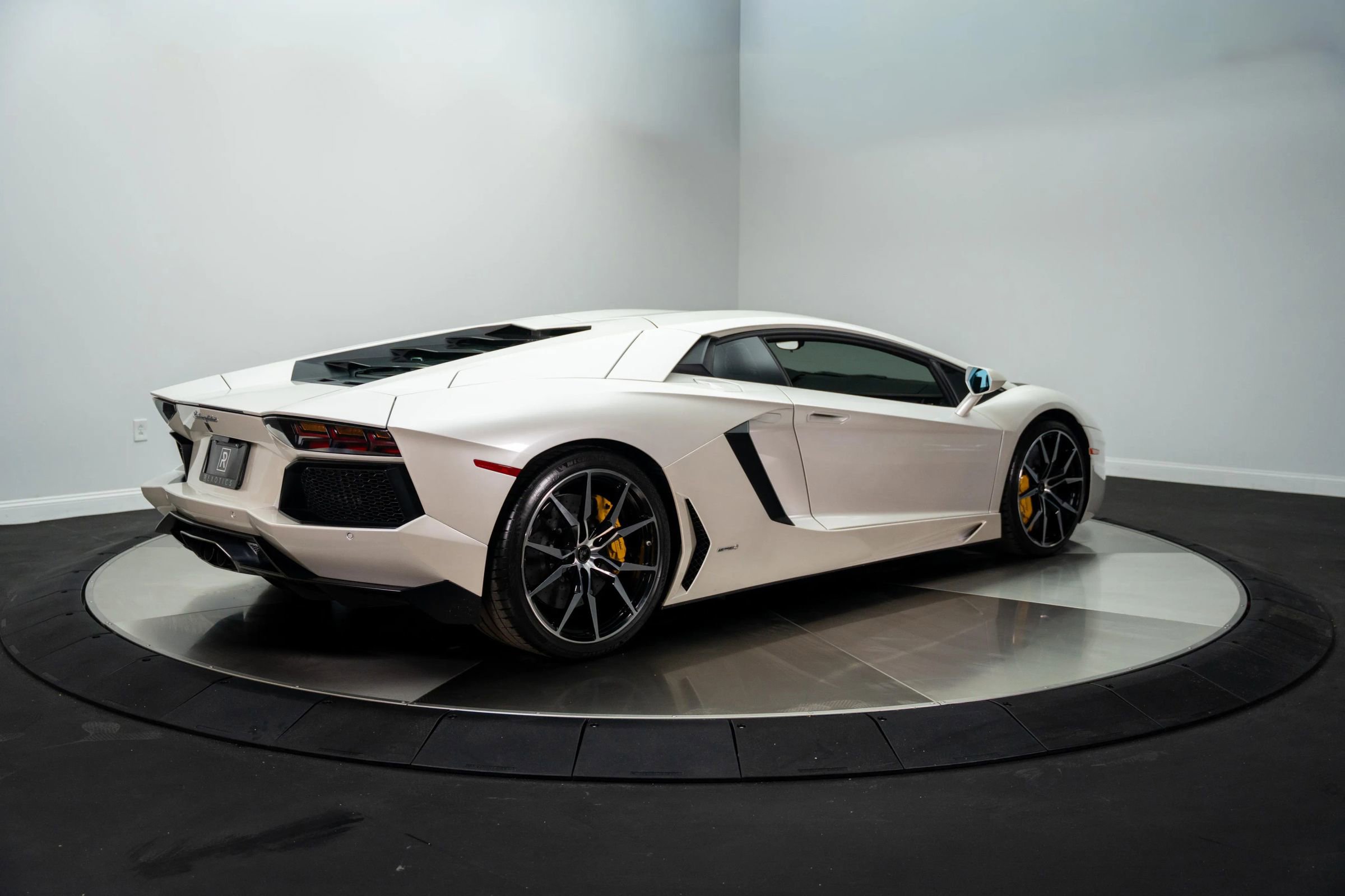 Used 2013 Lamborghini Aventador LP 700-4 image 4