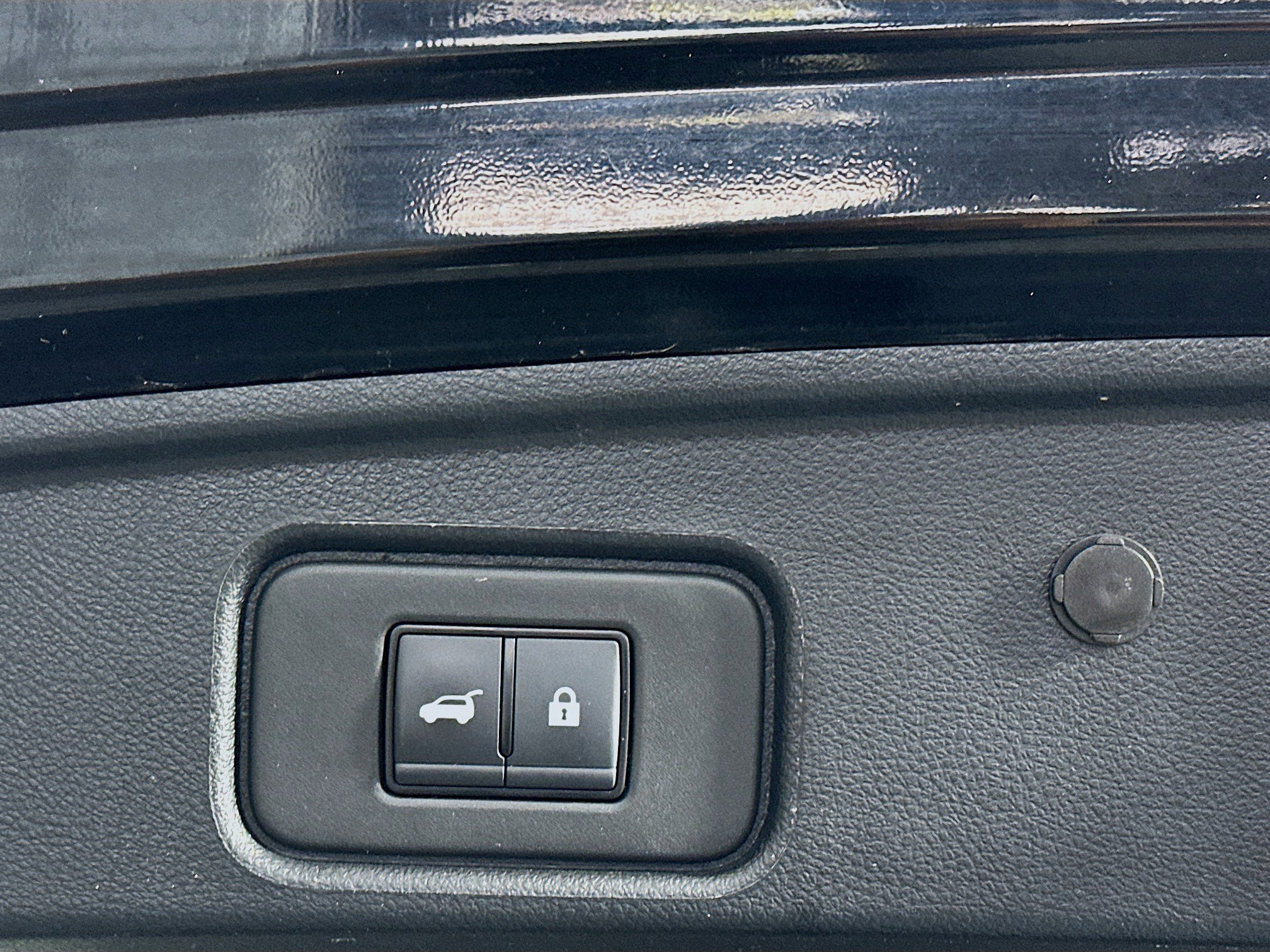 Used 2025 Nissan Pathfinder SV image 31