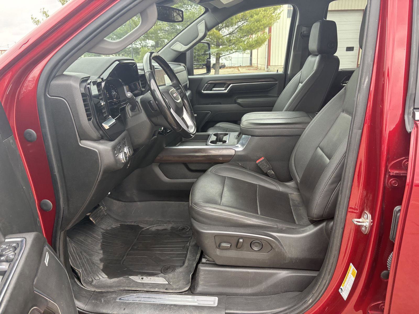 Used 2024 GMC Sierra 2500 SLT w/ SLT Premium Package image 4