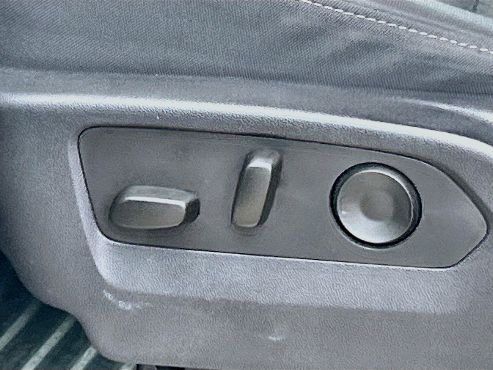 Used 2025 Chevrolet Silverado 1500 LT AWD/4WD image 24