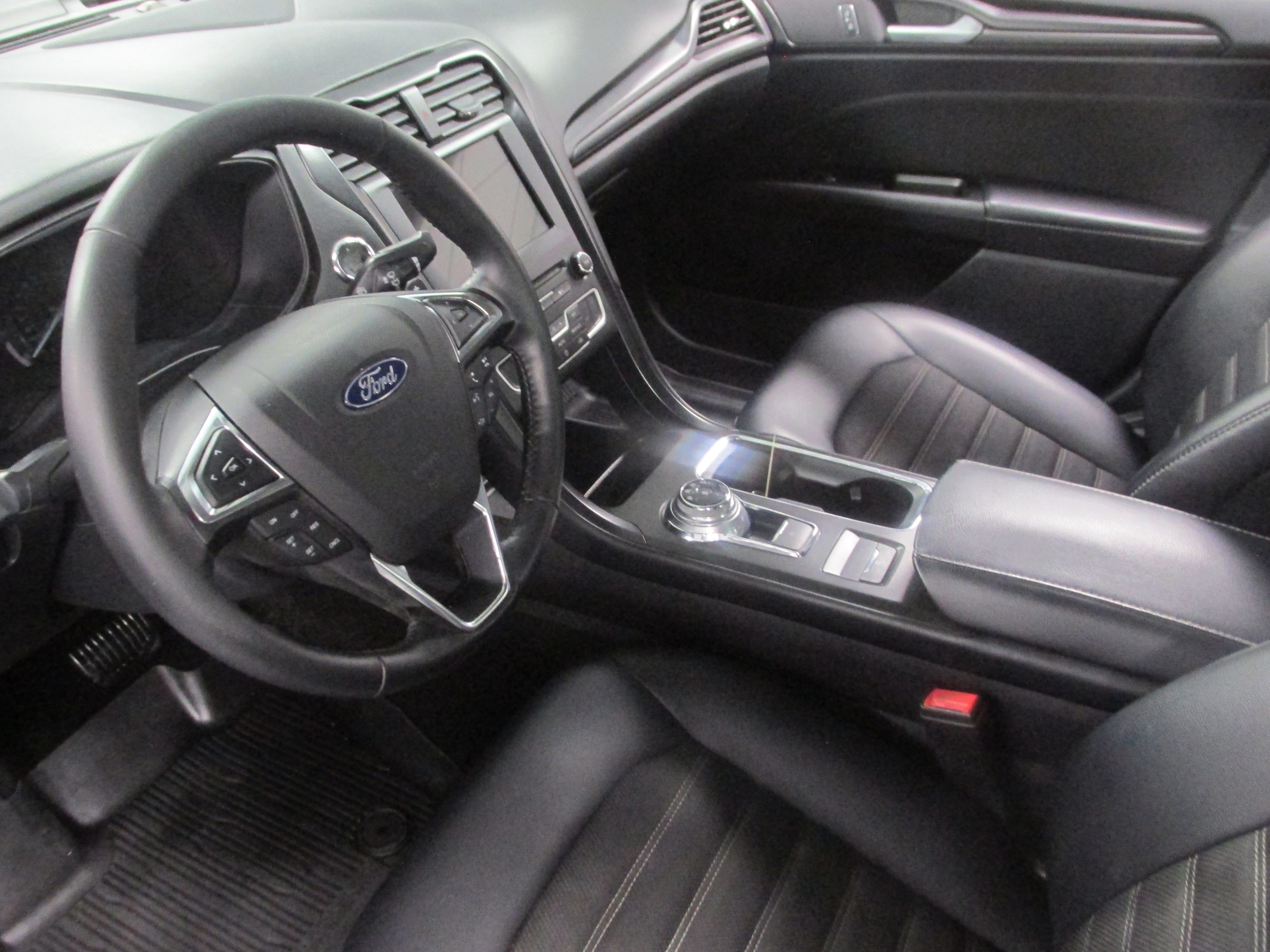 Used 2018 Ford Fusion SE w/ Equipment Group 201A FWD image 23
