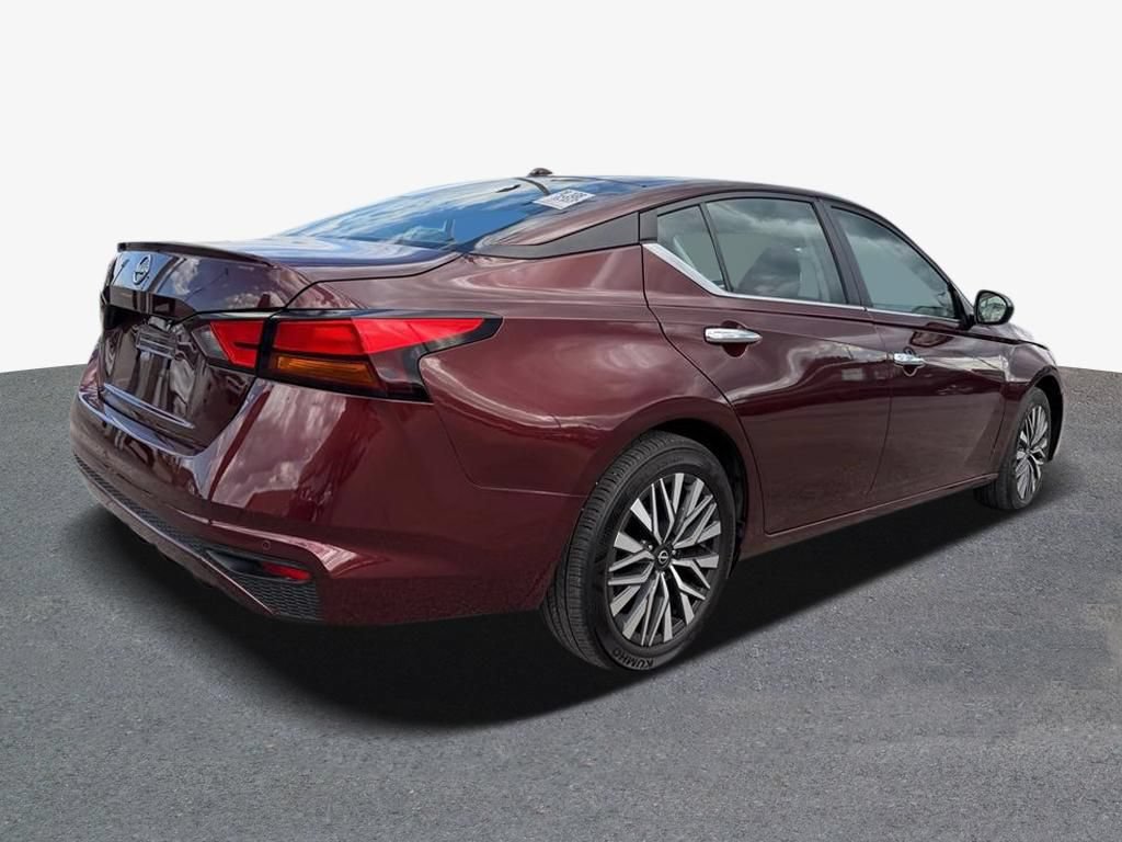Used 2025 Nissan Altima 2.5 SV FWD image 3