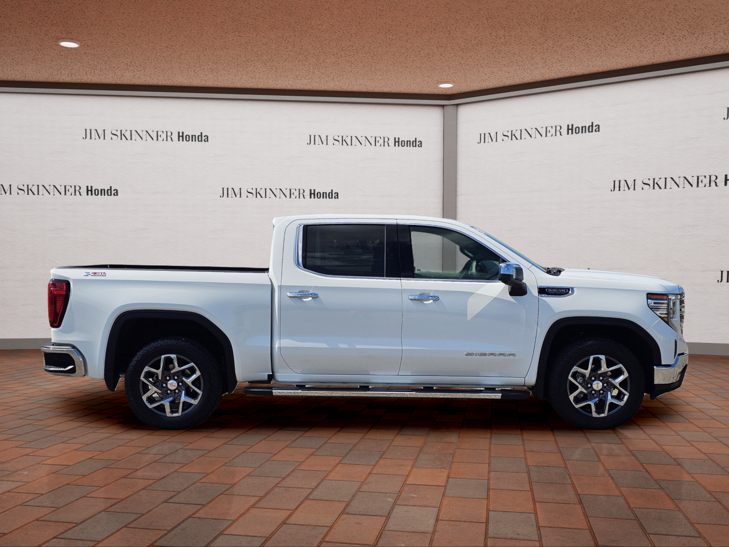 Used 2024 GMC Sierra 1500 SLT w/ SLT Premium Plus Package AWD/4WD image 8