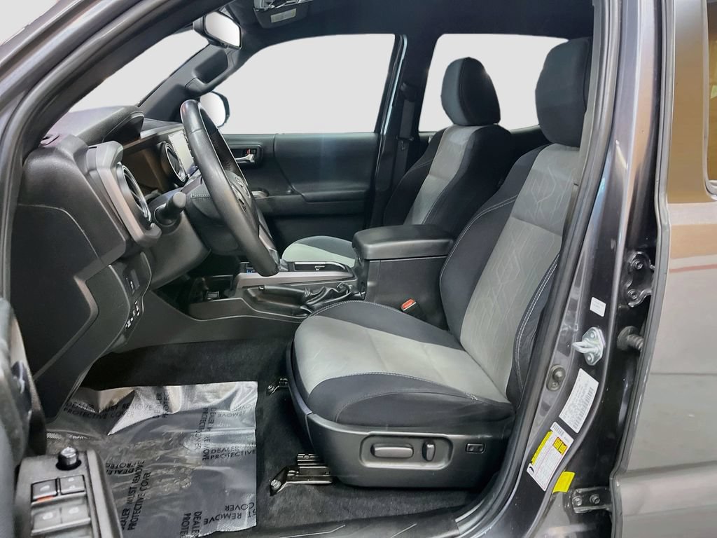Used 2022 Toyota Tacoma TRD Off-Road AWD/4WD image 19