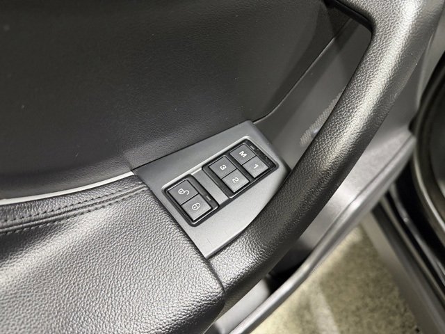 Used 2019 Jaguar F-PACE Premium image 22