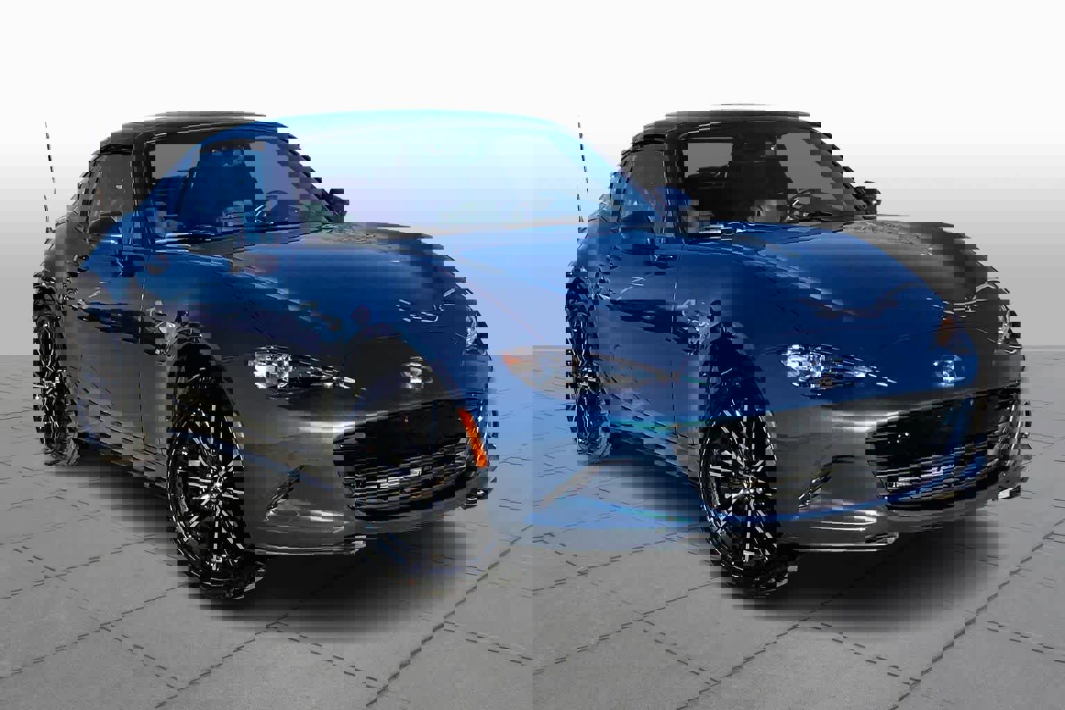 Used 2019 MAZDA MX-5 Miata RF Grand Touring image 2