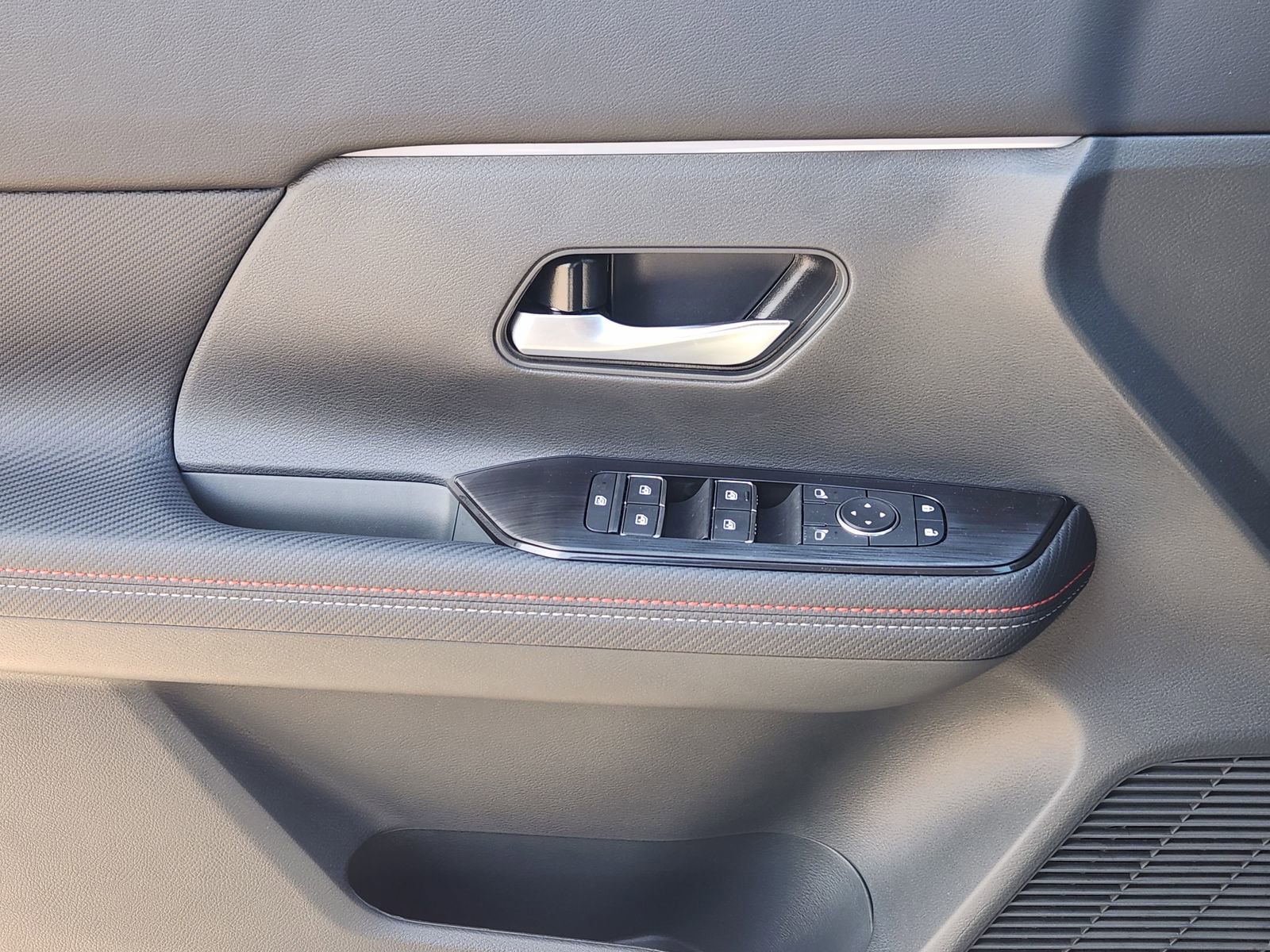 New 2026 Nissan Kicks SR image 19