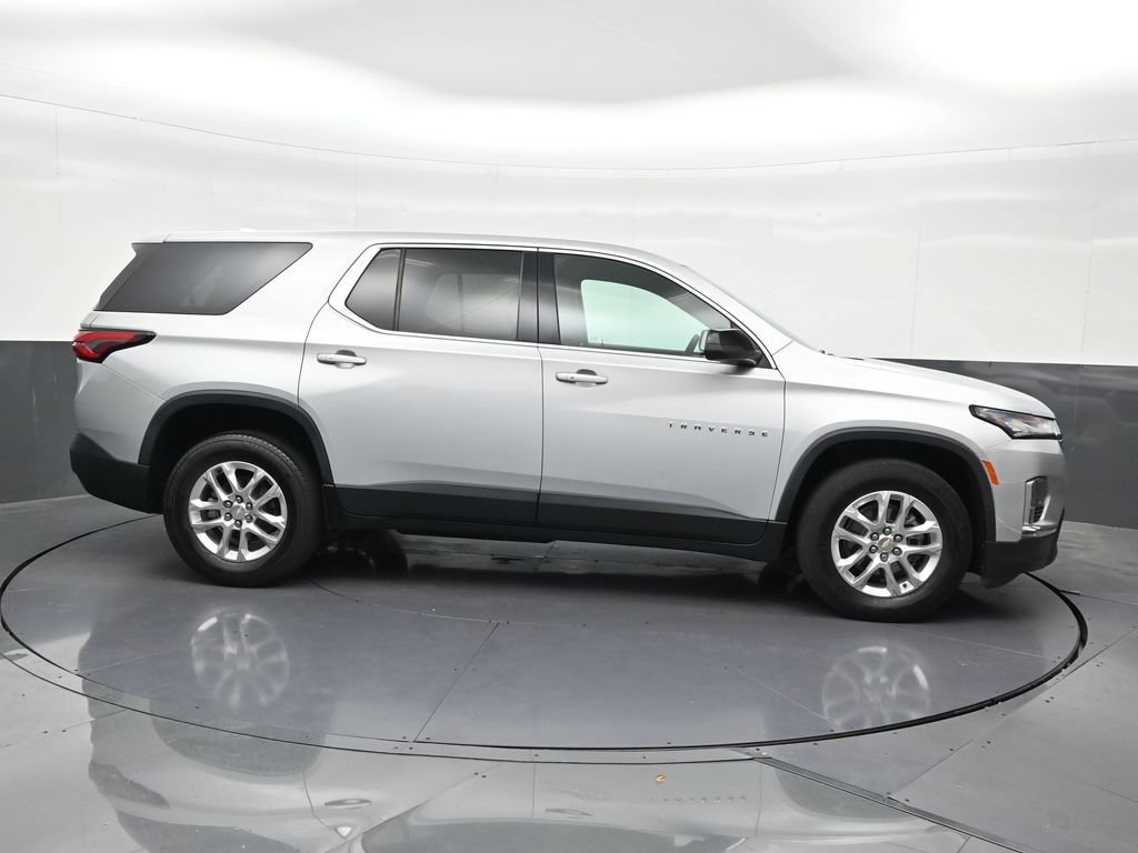 Used 2022 Chevrolet Traverse LS FWD image 7