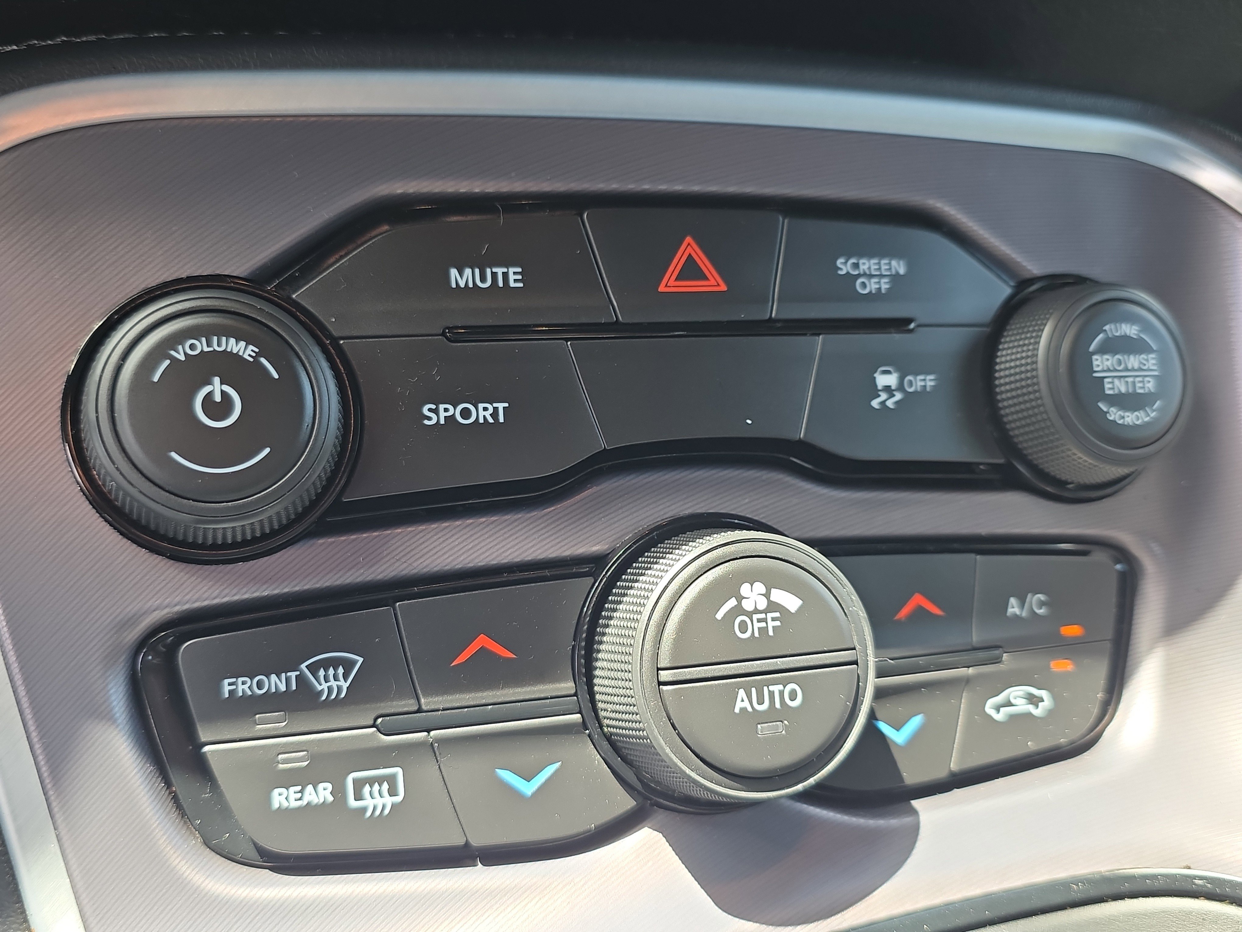 Used 2020 Dodge Challenger SXT image 29