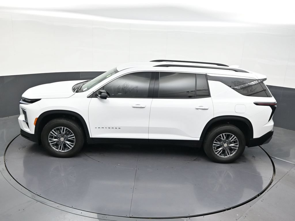 Used 2026 Chevrolet Traverse LT FWD image 17