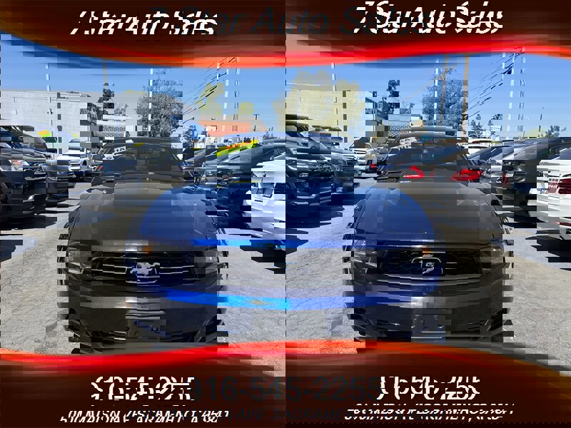 Used 2012 Ford Mustang Premium image 2