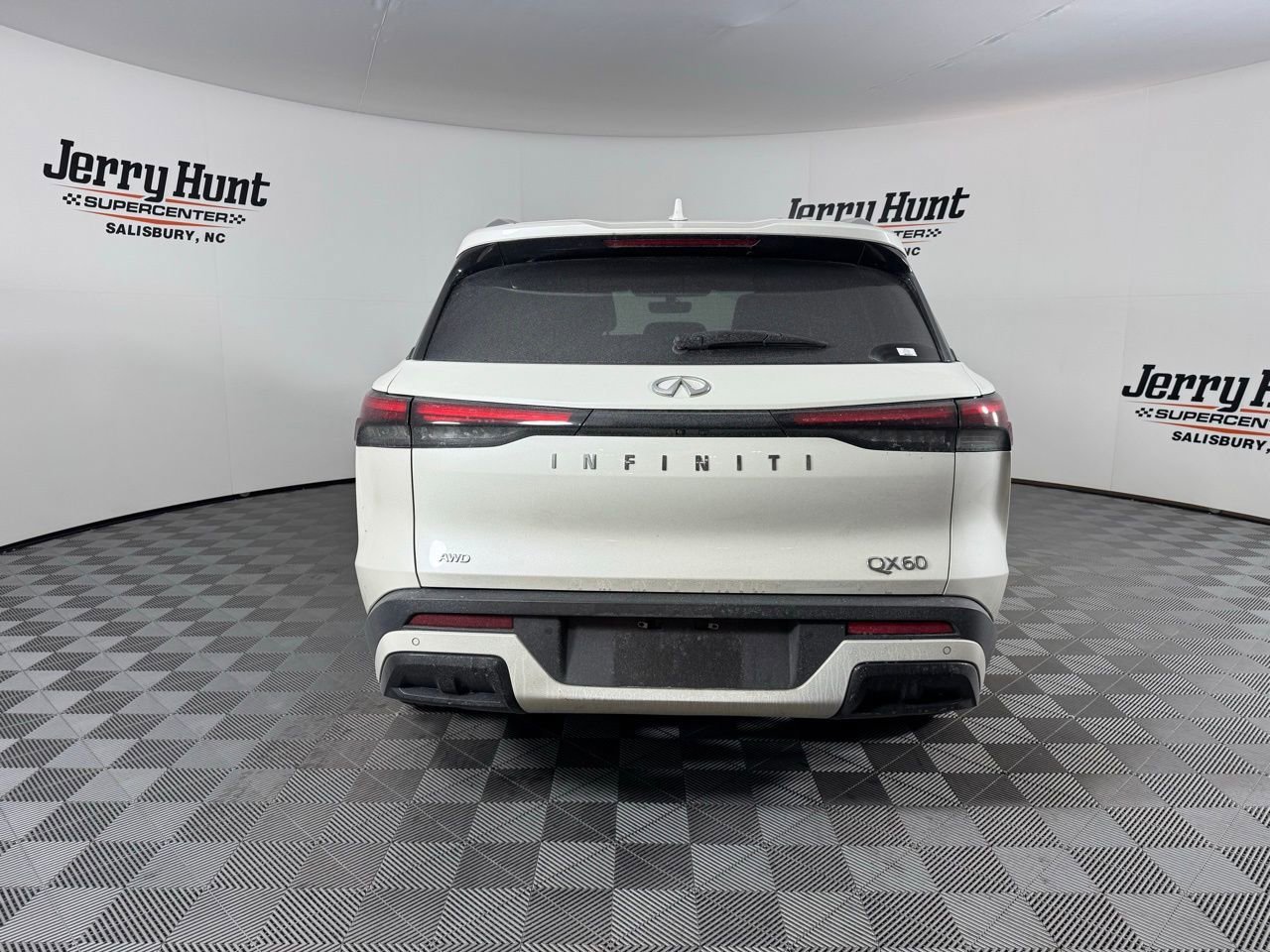 Used 2023 INFINITI QX60 Luxe image 10