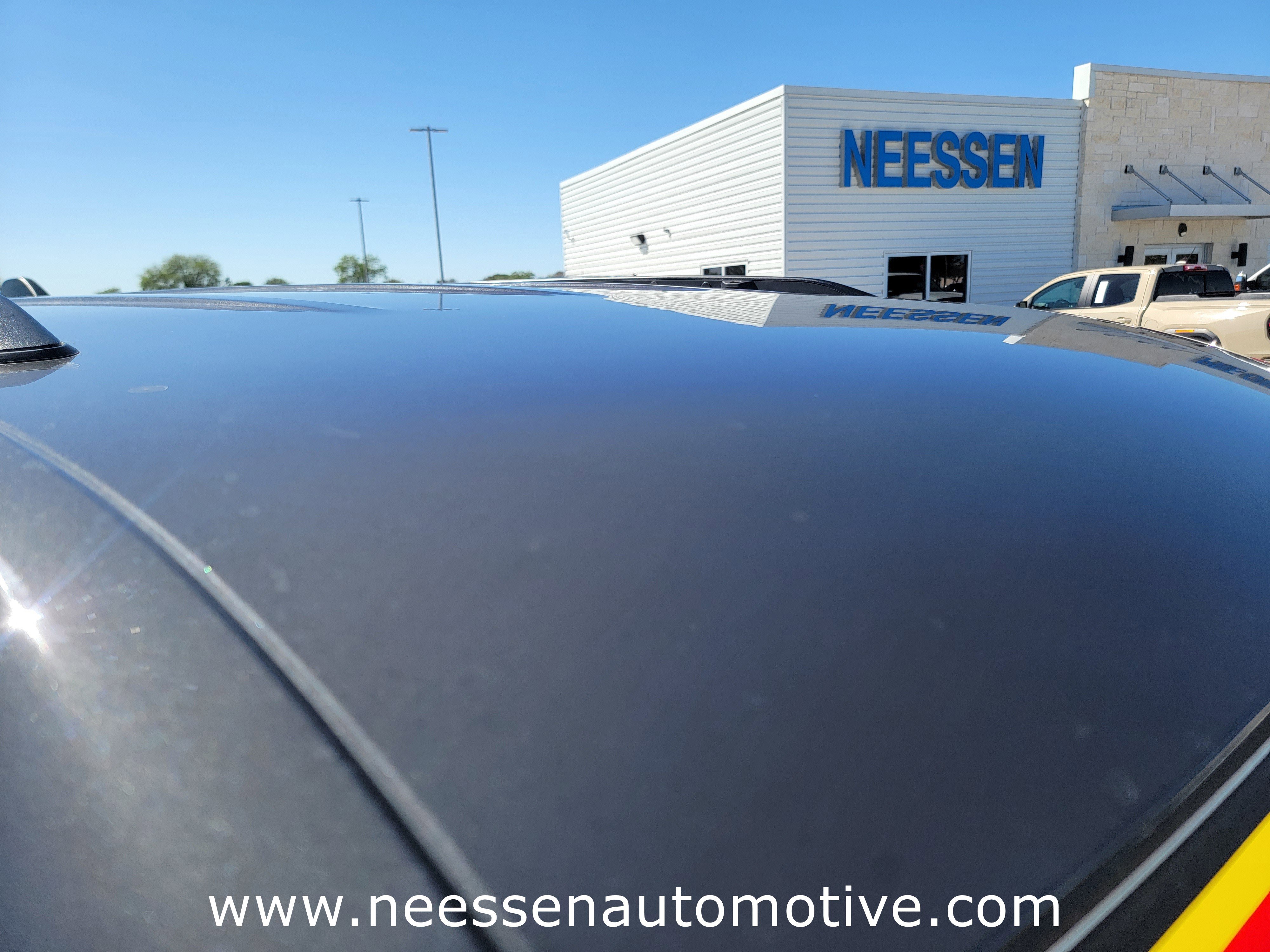 Used 2025 Jeep Grand Cherokee Laredo image 8