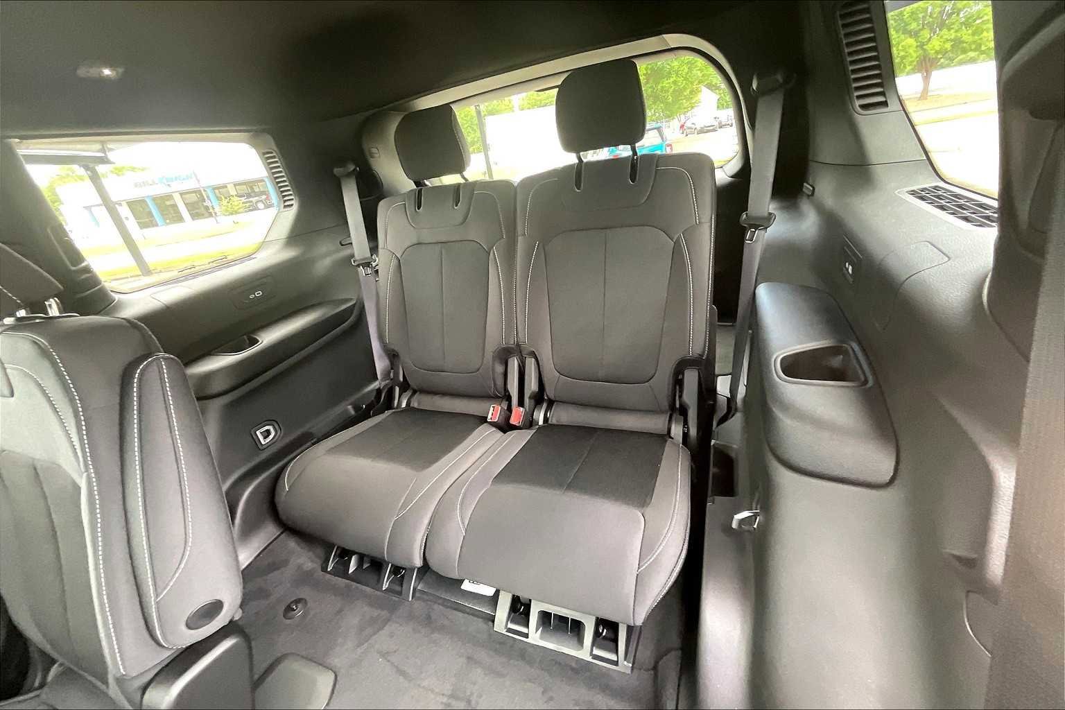 New 2025 Jeep Grand Cherokee L Laredo w/ Luxury Tech Group I AWD/4WD image 22