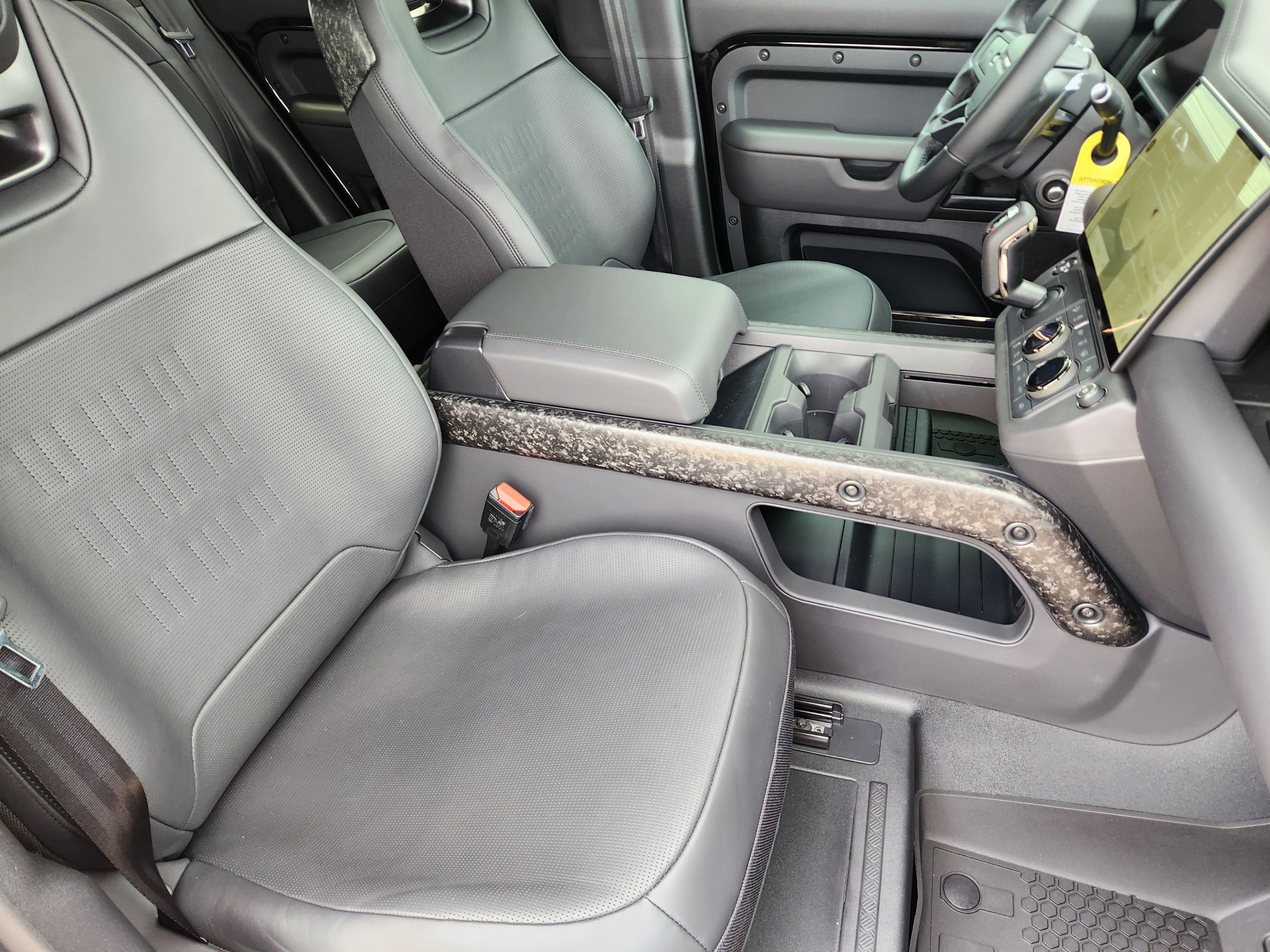 New 2026 Land Rover Defender 110 OCTA AWD/4WD image 9