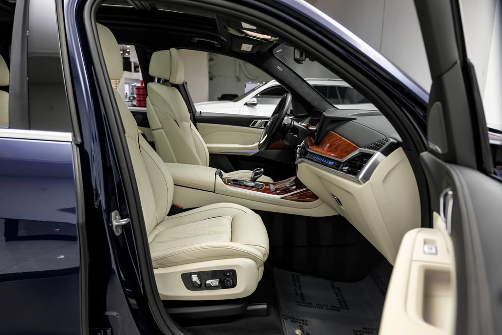 Used 2024 BMW ALPINA XB7 AWD/4WD image 32