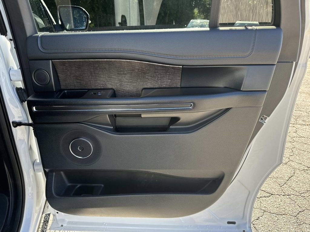 Used 2021 Ford Expedition Max Limited image 16