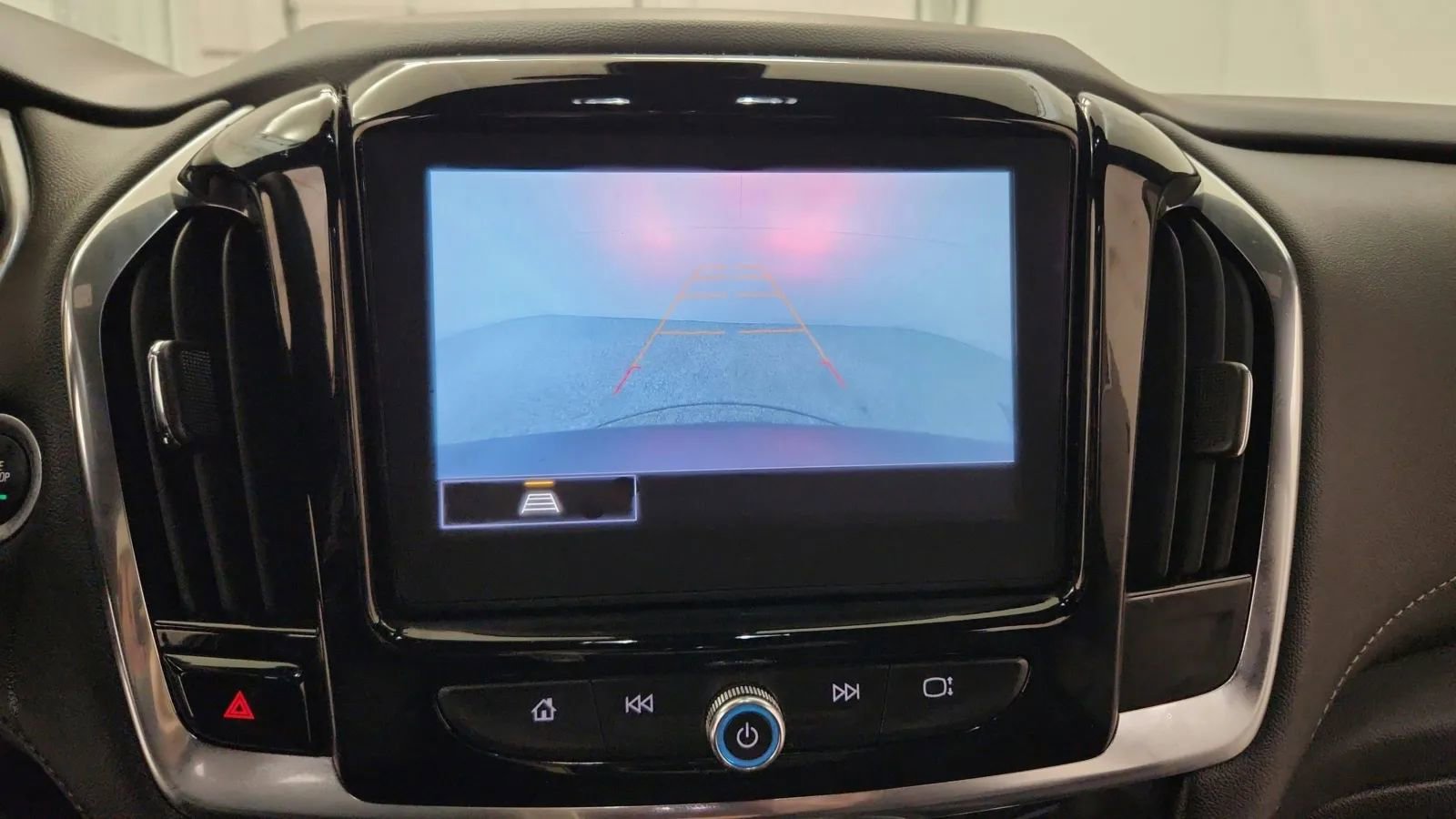 Used 2023 Chevrolet Traverse LT image 62