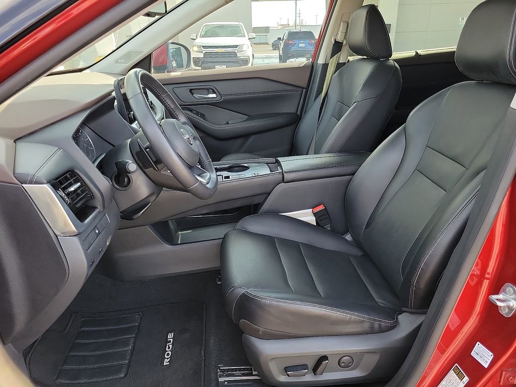 Used 2023 Nissan Rogue SL w/ SL Premium Package image 10