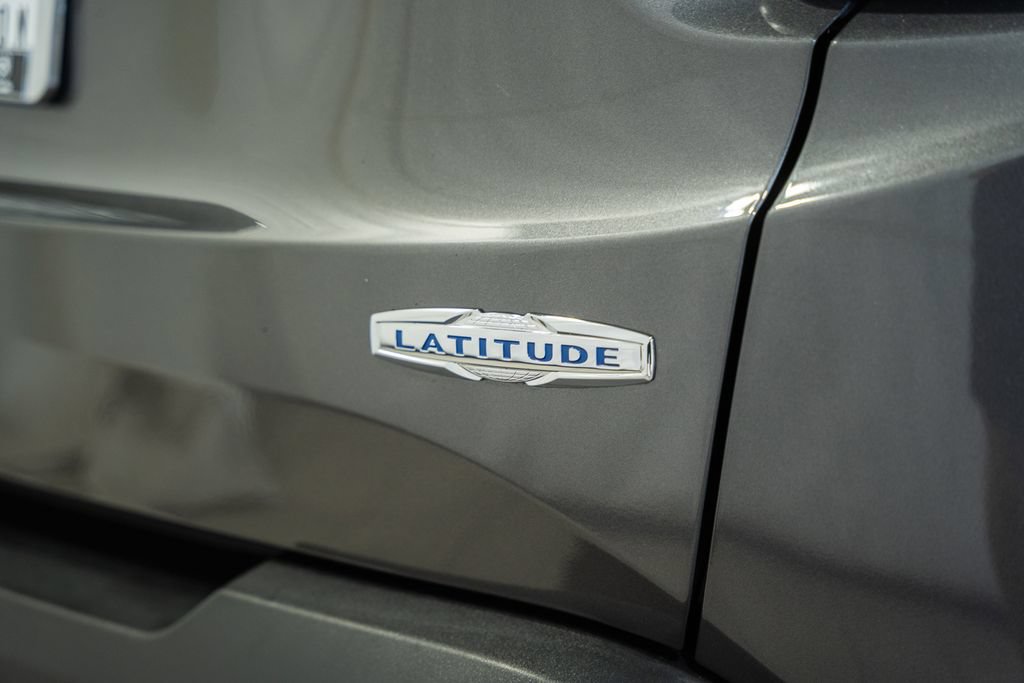 Certified 2018 Jeep Renegade Latitude AWD/4WD image 7