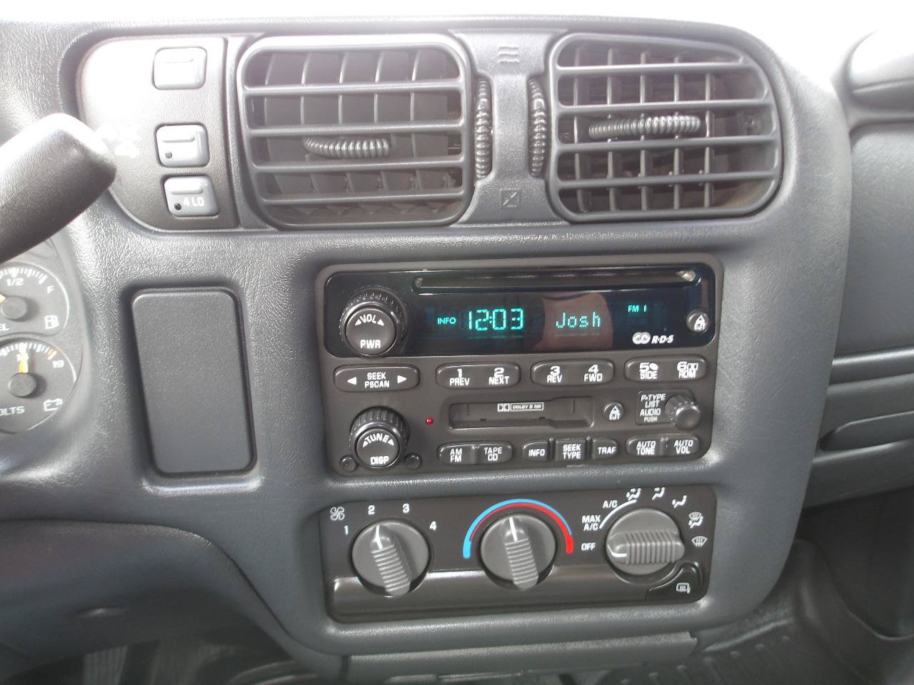 Used 2003 Chevrolet S10 Pickup LS AWD/4WD image 16