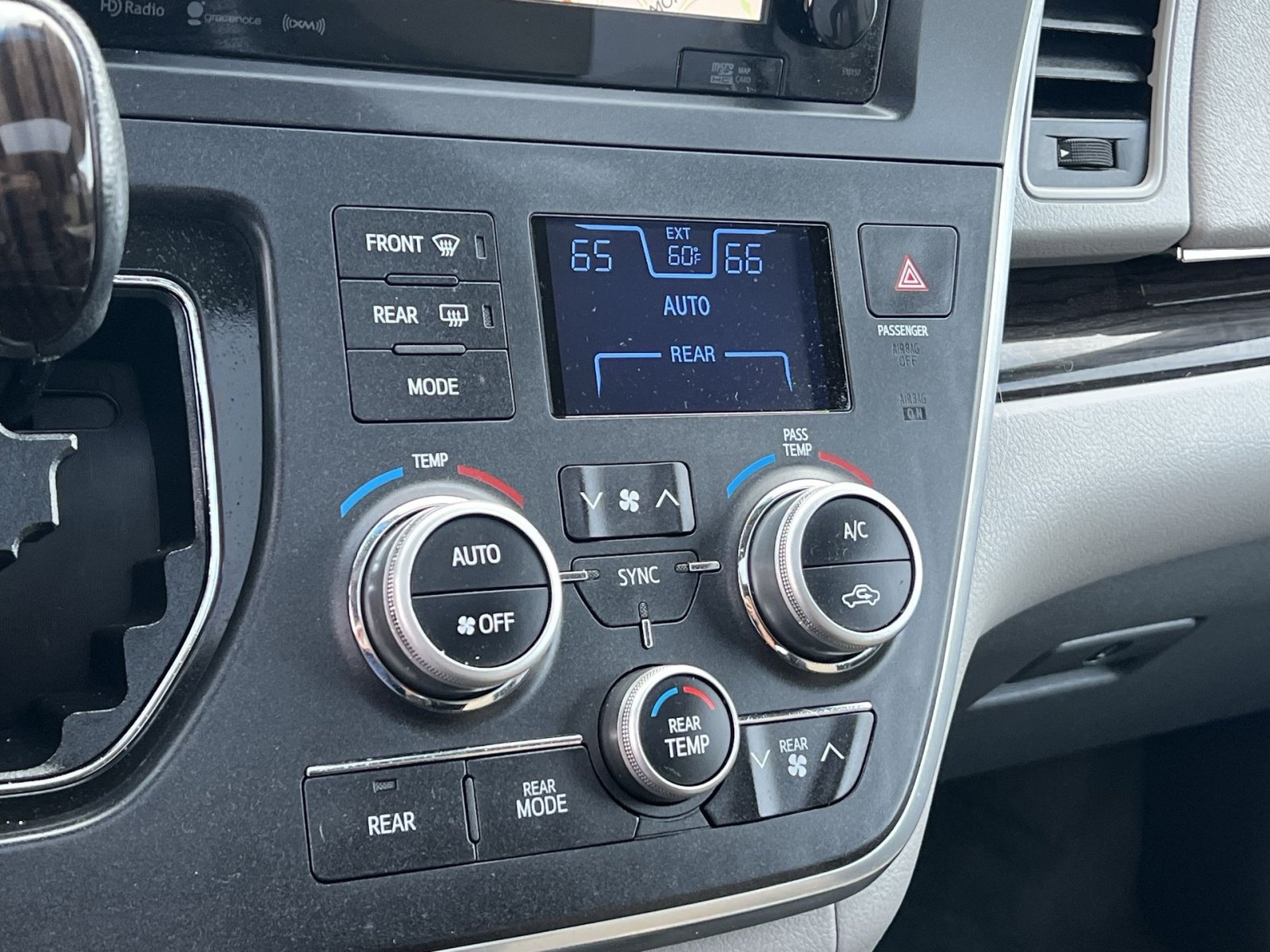 Used 2016 Toyota Sienna XLE w/ XLE Navigation Package FWD image 21