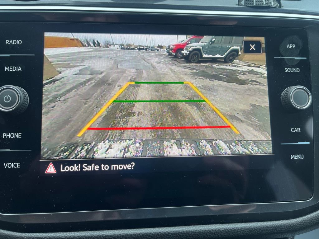 Used 2024 Volkswagen Tiguan SE R-Line image 28