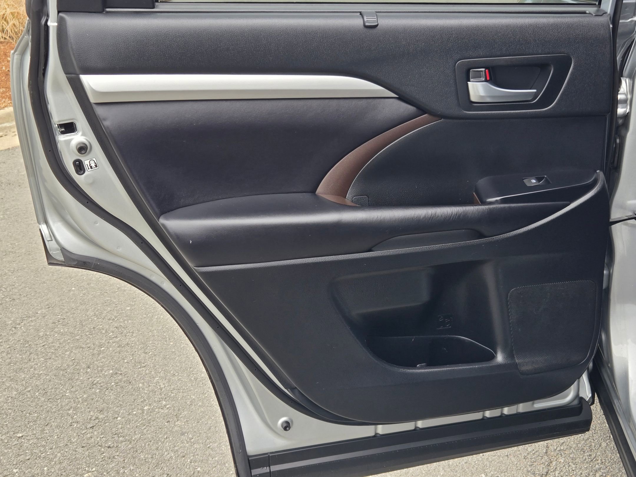 Used 2019 Toyota Highlander XLE image 34