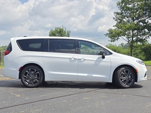 New 2026 Chrysler Pacifica Select image 26