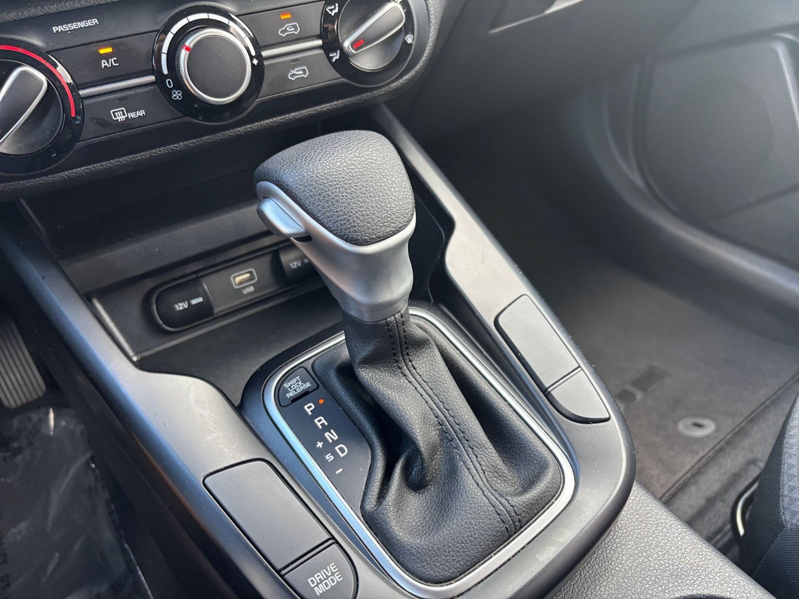 Used 2025 Kia Soul LX w/ LX Technology Package FWD image 39