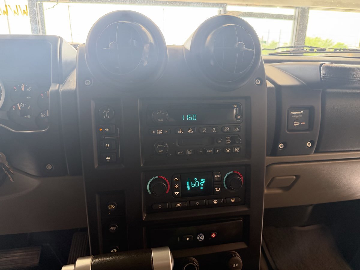 Used 2005 HUMMER H2 image 12