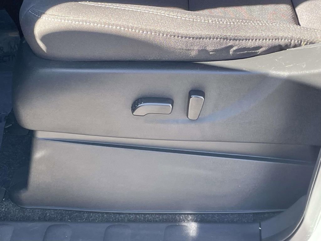 Used 2024 Nissan Frontier SV w/ Technology Package image 16