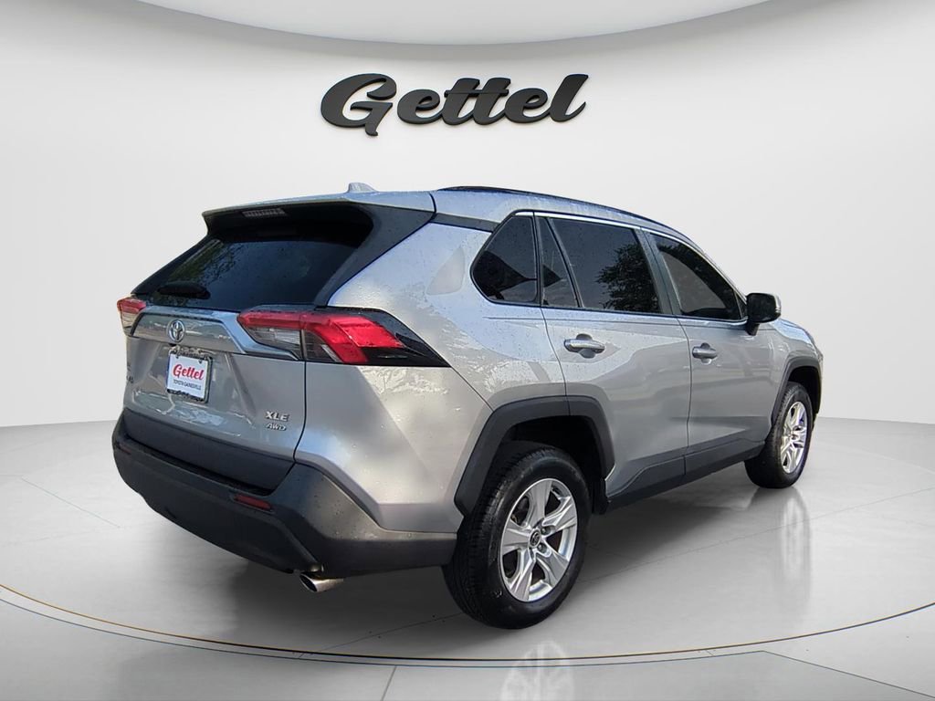 Used 2021 Toyota RAV4 XLE AWD/4WD image 5