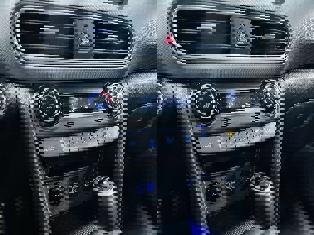 Used 2019 Hyundai Kona Limited image 34