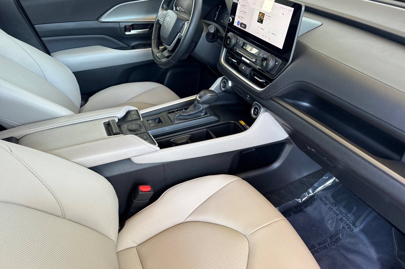 Certified 2024 Toyota Grand Highlander AWD image 21