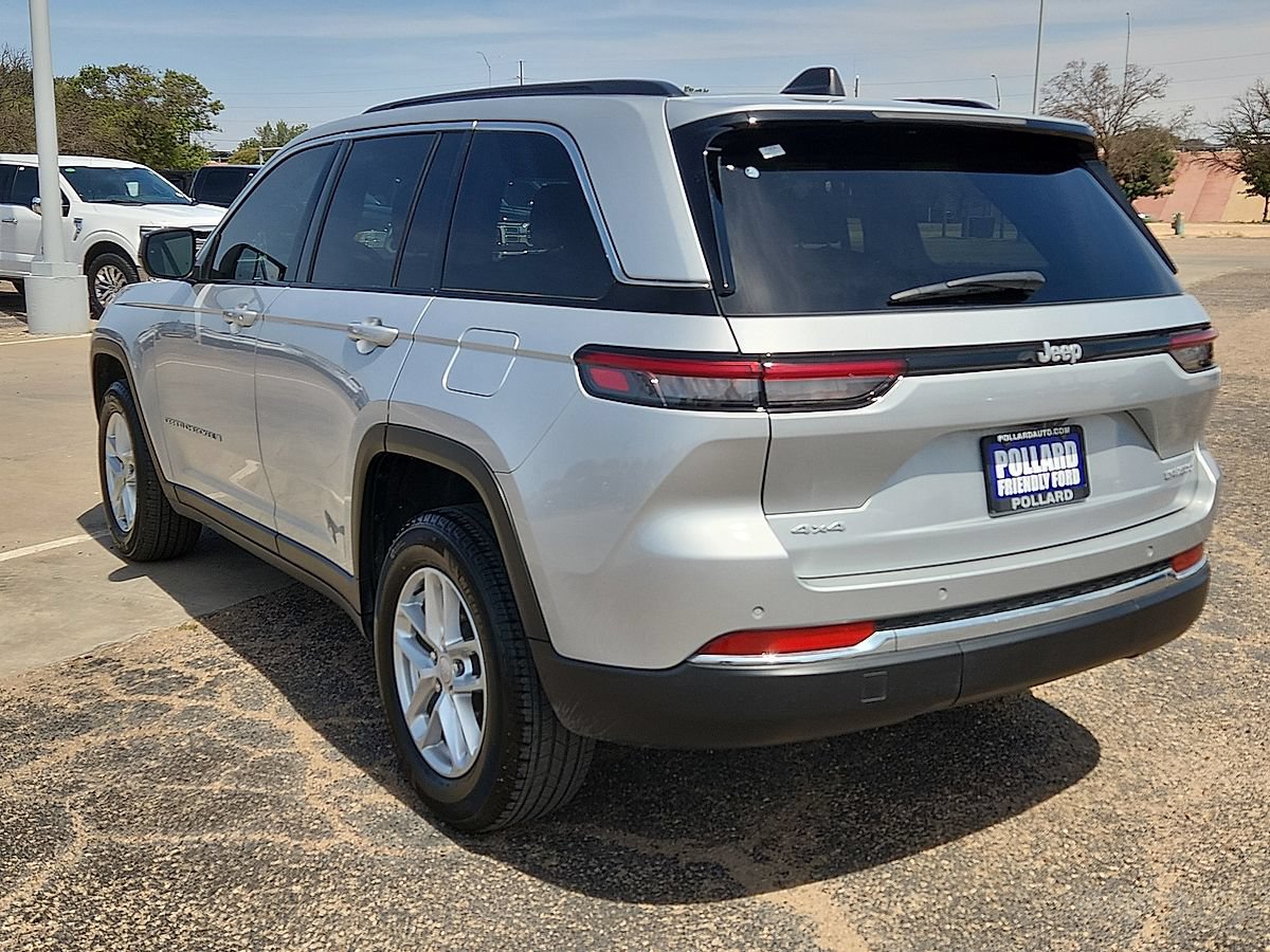 Used 2024 Jeep Grand Cherokee Laredo X w/ Trailer Tow Package AWD/4WD image 2