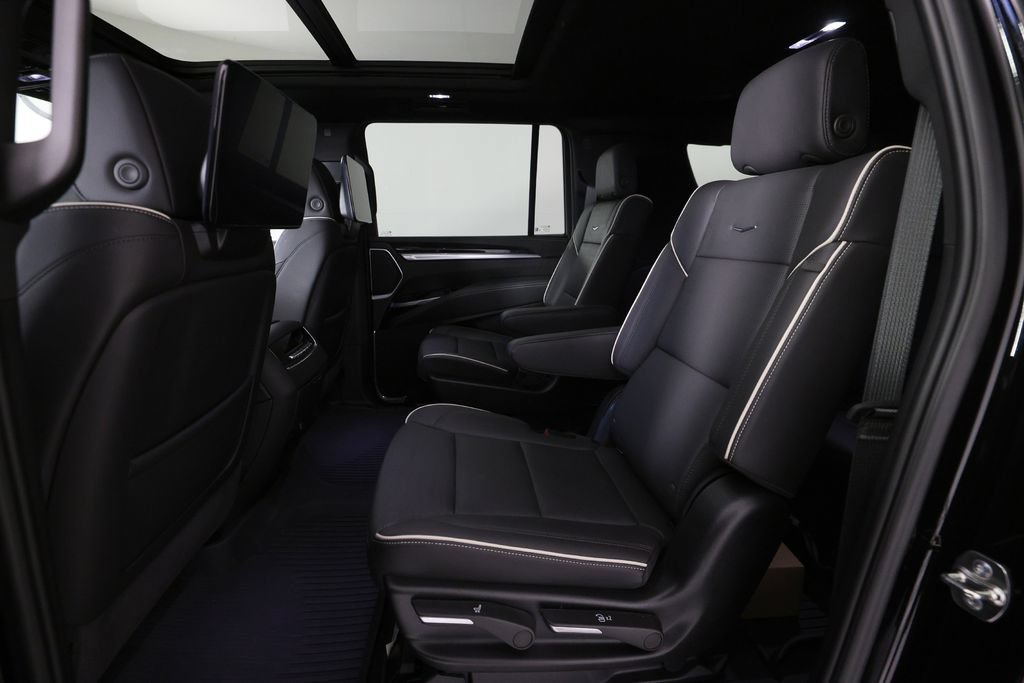 Used 2025 Cadillac Escalade ESV Sport w/ LPO, ONYX Package AWD/4WD image 16