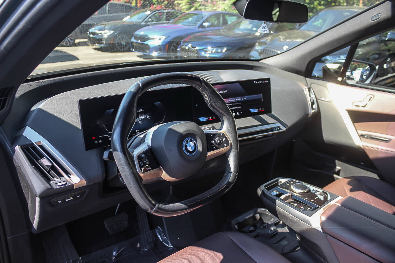 Used 2024 BMW iX xDrive50 w/ Convenience Package AWD/4WD image 16