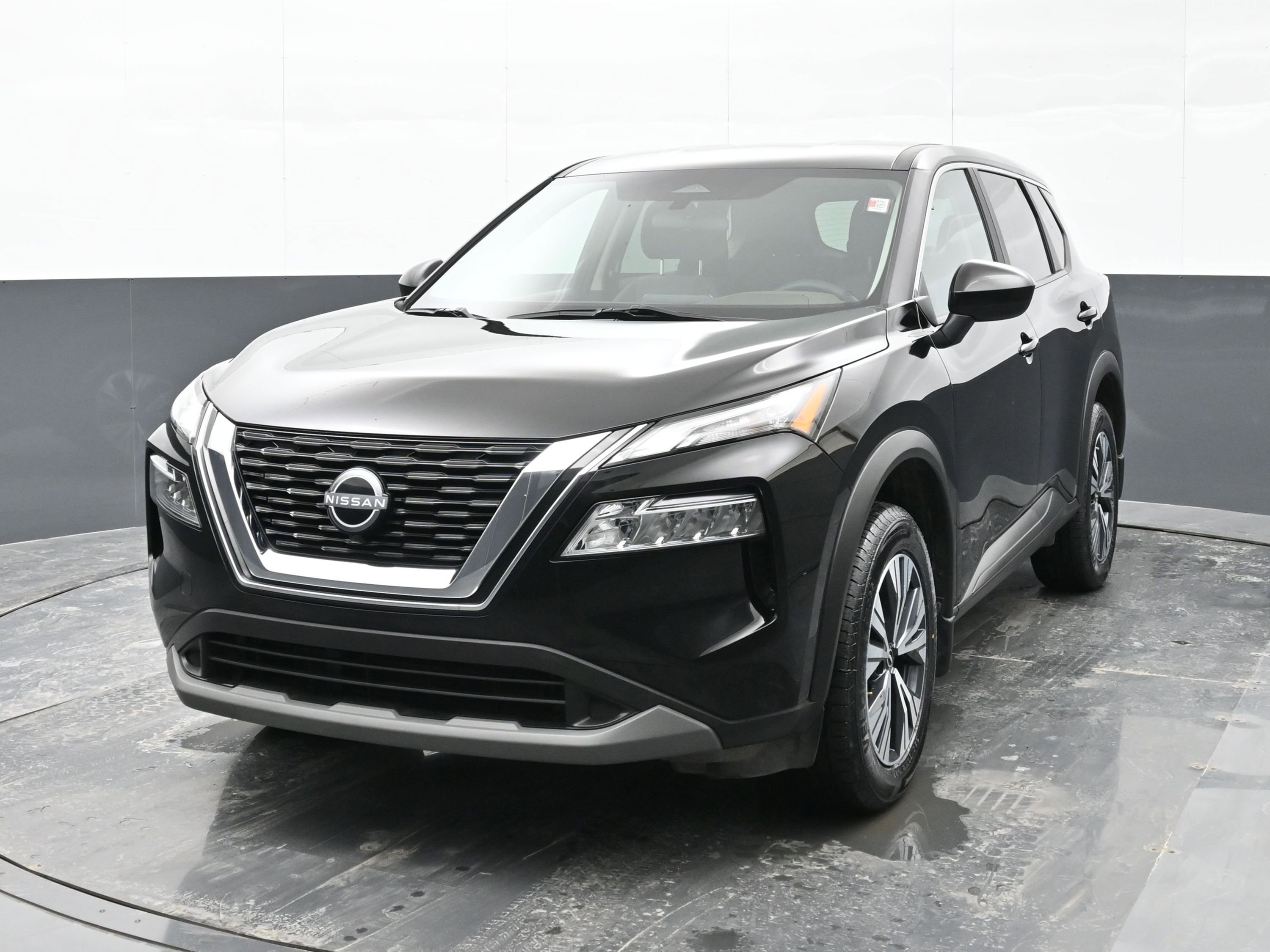 Used 2023 Nissan Rogue SV image 4