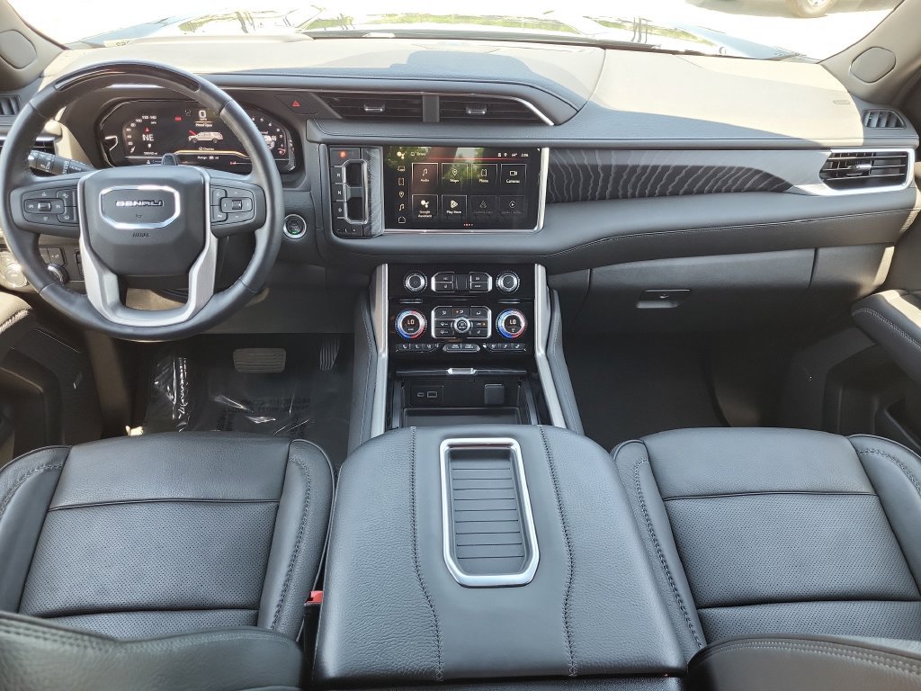 Used 2024 GMC Yukon Denali w/ Advanced Technology Package AWD/4WD image 17