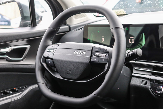 New 2027 Kia Sportage LX FWD image 8